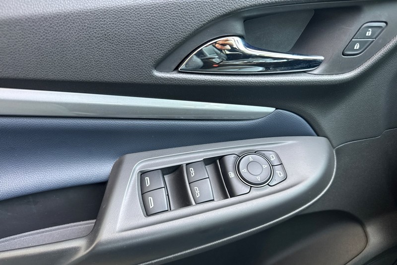Chevrolet Bolt EUV Vehicle Full-screen Gallery Image 11
