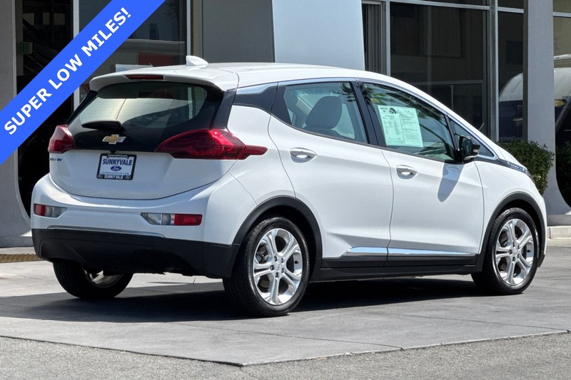 Chevrolet Bolt EV Vehicle Full-screen Gallery Image 04