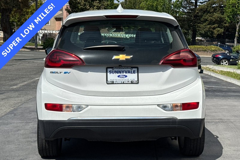 Chevrolet Bolt EV Vehicle Full-screen Gallery Image 05