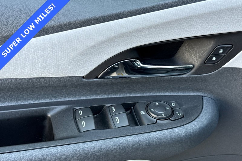 Chevrolet Bolt EV Vehicle Full-screen Gallery Image 11