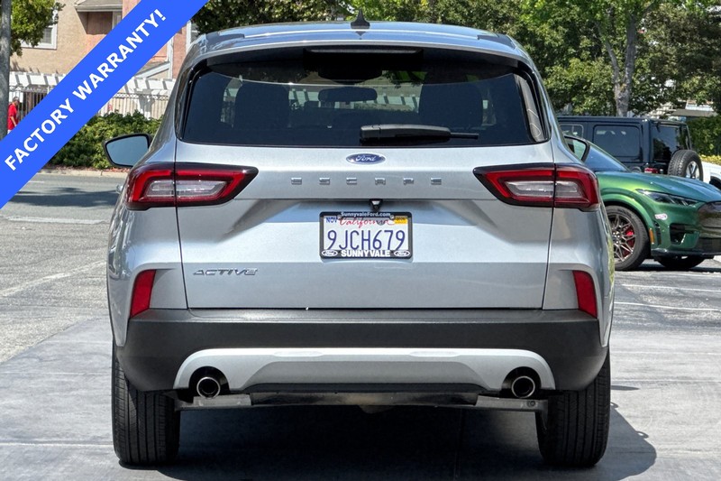 Ford Escape Vehicle Full-screen Gallery Image 05