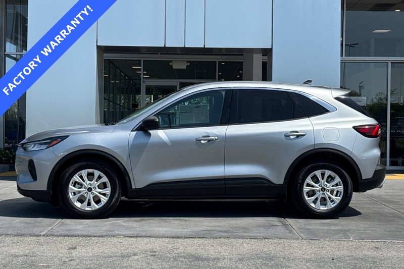 Ford Escape Vehicle Full-screen Gallery Image 07