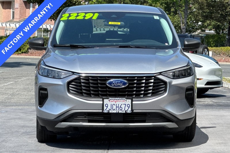 Ford Escape Vehicle Full-screen Gallery Image 09