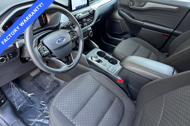Ford Escape Vehicle Full-screen Gallery Image 10