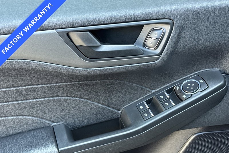 Ford Escape Vehicle Full-screen Gallery Image 11