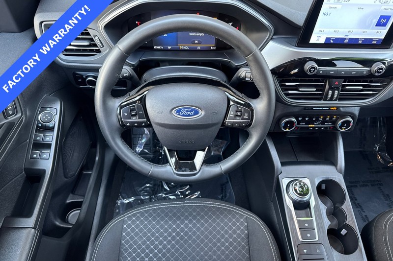 Ford Escape Vehicle Full-screen Gallery Image 14