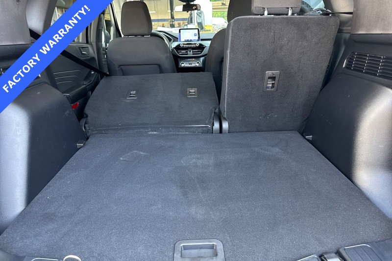 Ford Escape Vehicle Full-screen Gallery Image 15