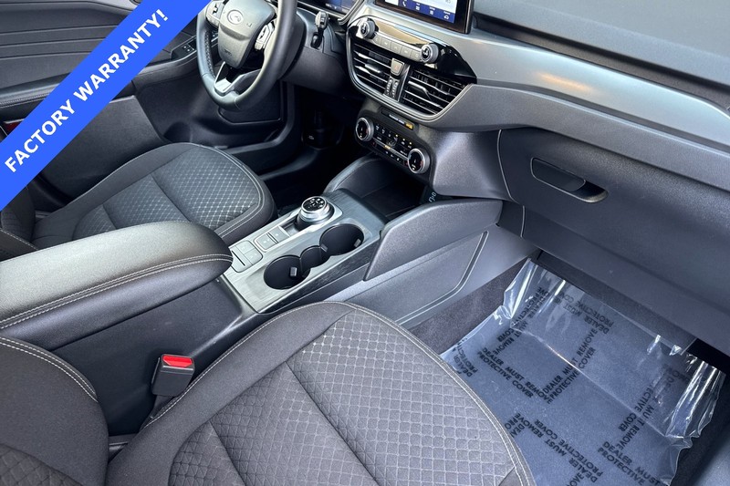 Ford Escape Vehicle Full-screen Gallery Image 16