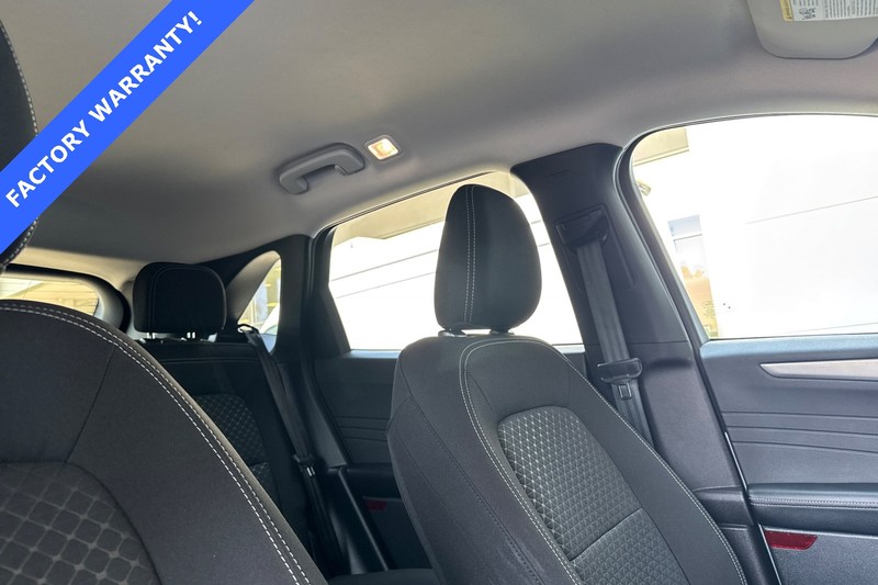 Ford Escape Vehicle Full-screen Gallery Image 17