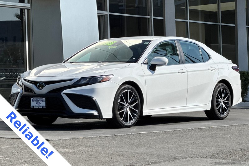 Toyota Camry Vehicle Full-screen Gallery Image 08