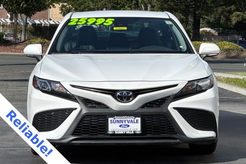 Toyota Camry Vehicle Full-screen Gallery Image 09
