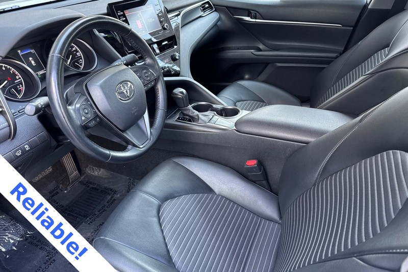 Toyota Camry Vehicle Full-screen Gallery Image 10