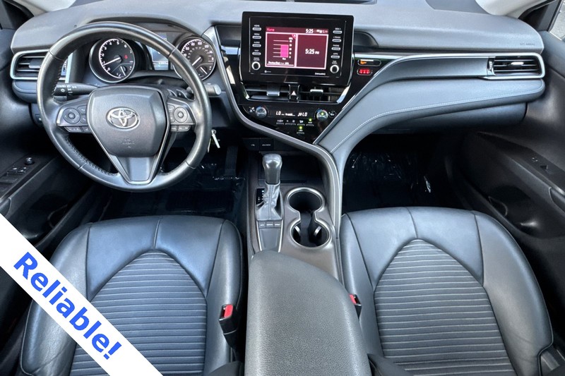 Toyota Camry Vehicle Full-screen Gallery Image 13