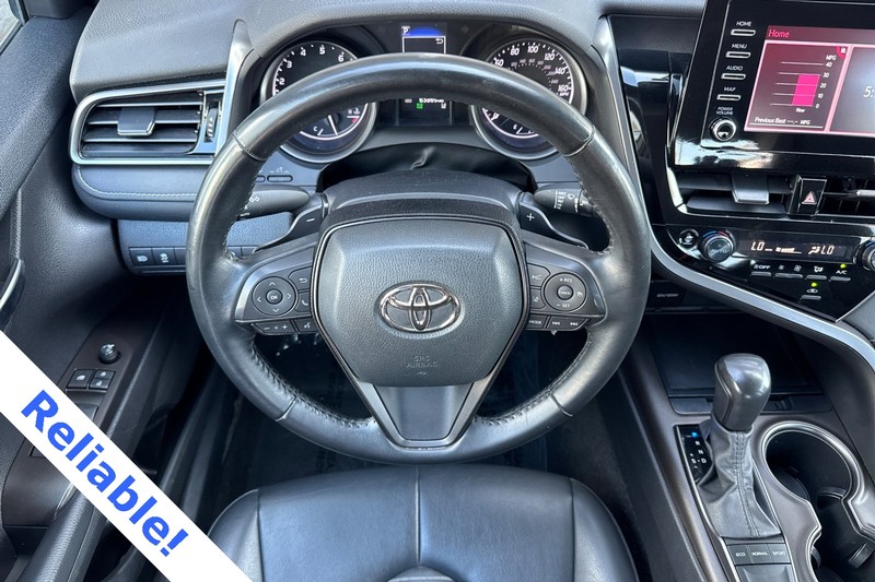 Toyota Camry Vehicle Full-screen Gallery Image 14