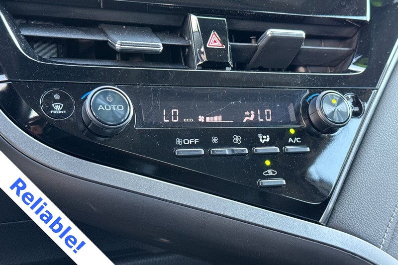 Toyota Camry Vehicle Full-screen Gallery Image 19