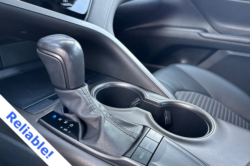 Toyota Camry Vehicle Full-screen Gallery Image 20