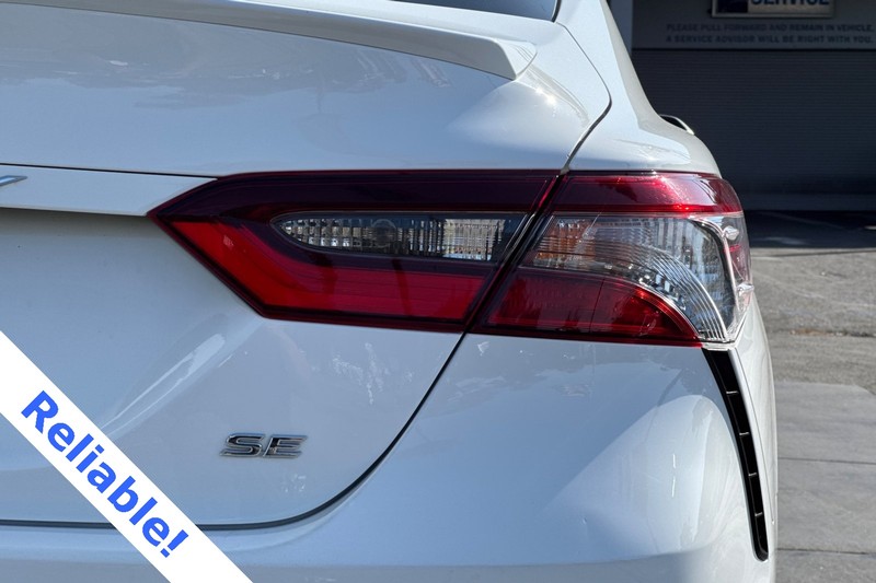 Toyota Camry Vehicle Full-screen Gallery Image 25