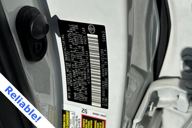 Toyota Camry Vehicle Full-screen Gallery Image 26