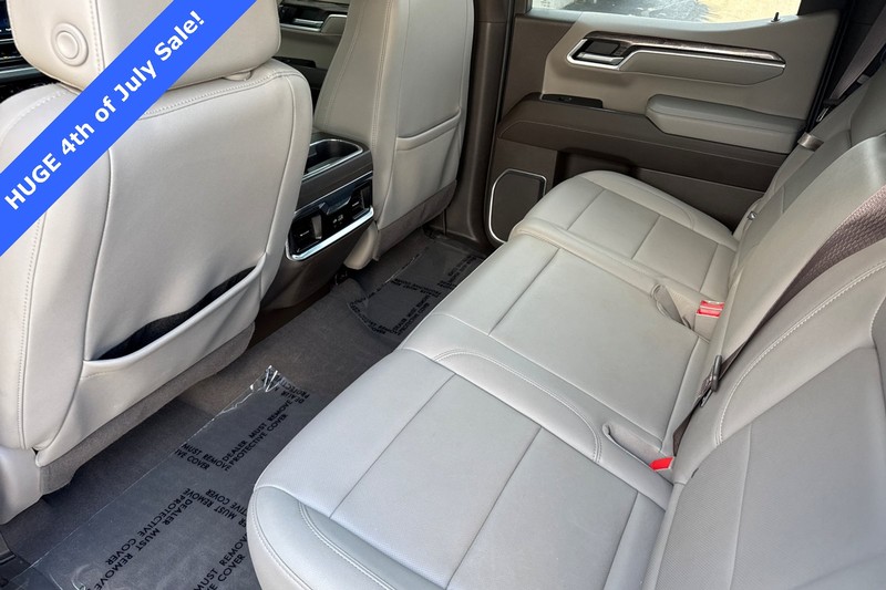 Chevrolet Silverado 1500 Vehicle Full-screen Gallery Image 12