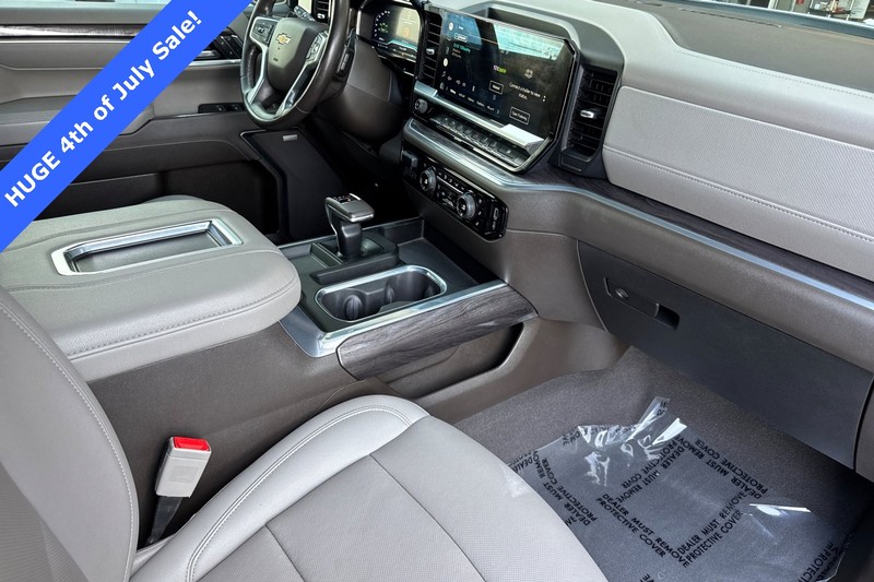 Chevrolet Silverado 1500 Vehicle Full-screen Gallery Image 15