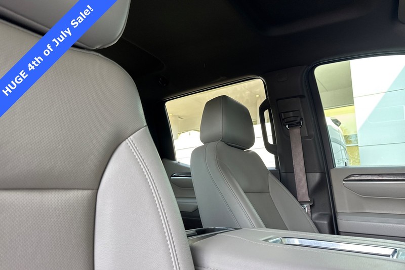 Chevrolet Silverado 1500 Vehicle Full-screen Gallery Image 16