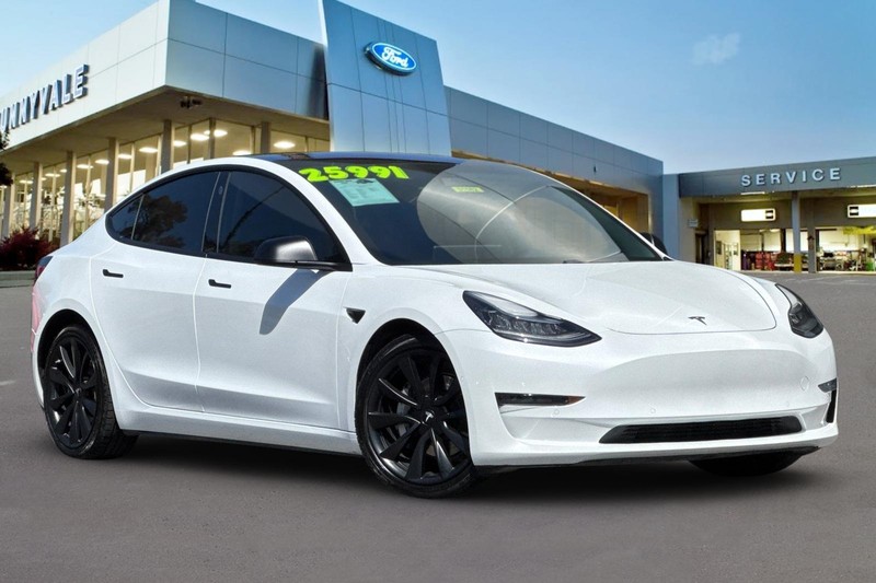 Tesla Model 3 Vehicle Full-screen Gallery Image 02