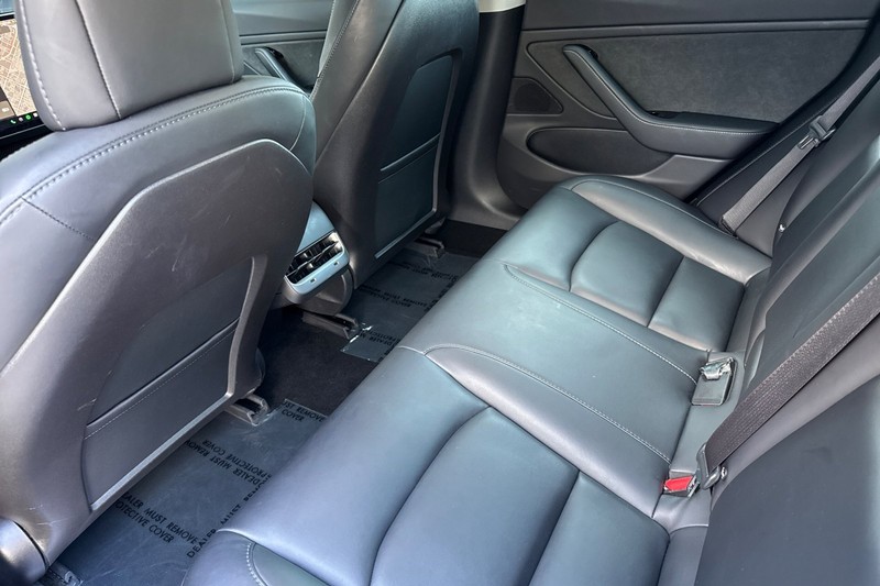 Tesla Model 3 Vehicle Full-screen Gallery Image 12