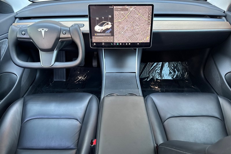Tesla Model 3 Vehicle Full-screen Gallery Image 13