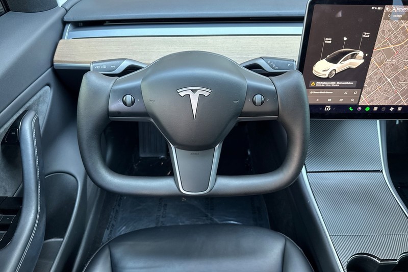 Tesla Model 3 Vehicle Full-screen Gallery Image 14