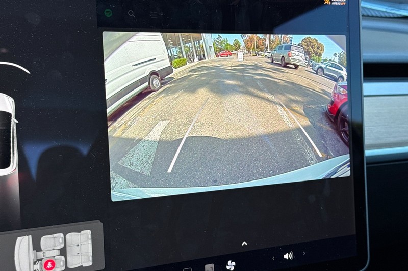 Tesla Model 3 Vehicle Full-screen Gallery Image 19