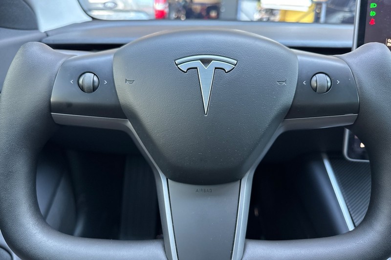 Tesla Model 3 Vehicle Full-screen Gallery Image 22
