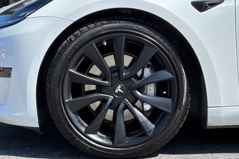 Tesla Model 3 Vehicle Full-screen Gallery Image 25