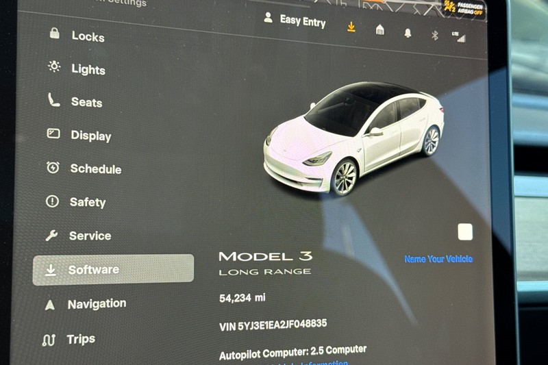 Tesla Model 3 Vehicle Full-screen Gallery Image 27