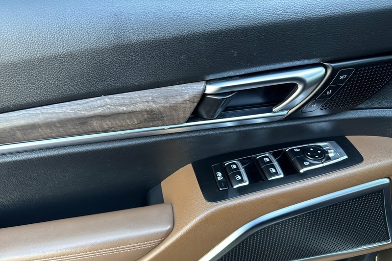 Kia Telluride Vehicle Full-screen Gallery Image 11
