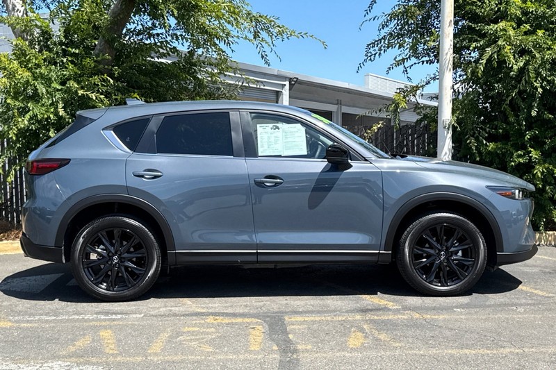 Mazda CX-5 Vehicle Full-screen Gallery Image 03