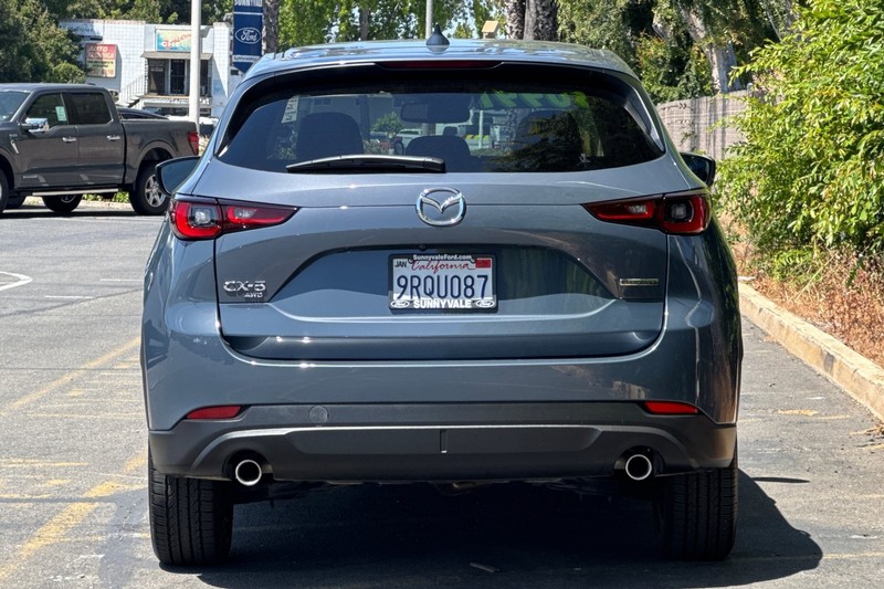 Mazda CX-5 Vehicle Full-screen Gallery Image 05