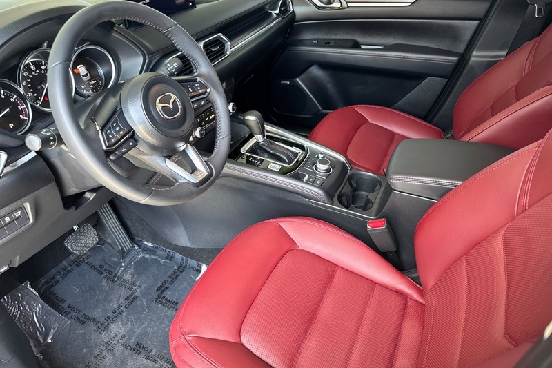 Mazda CX-5 Vehicle Full-screen Gallery Image 10