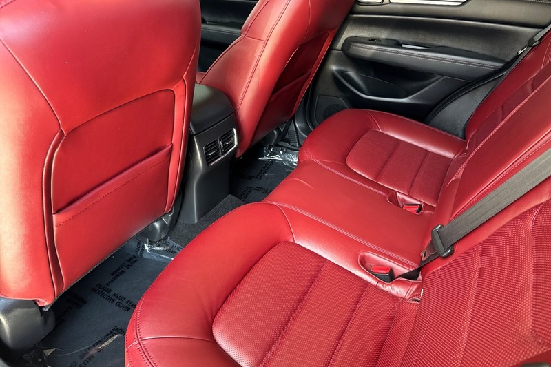 Mazda CX-5 Vehicle Full-screen Gallery Image 12
