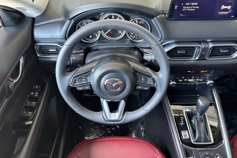 Mazda CX-5 Vehicle Full-screen Gallery Image 14