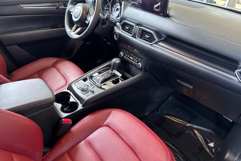 Mazda CX-5 Vehicle Full-screen Gallery Image 15