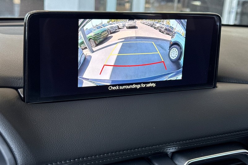 Mazda CX-5 Vehicle Full-screen Gallery Image 19