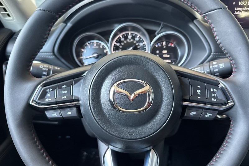 Mazda CX-5 Vehicle Full-screen Gallery Image 23