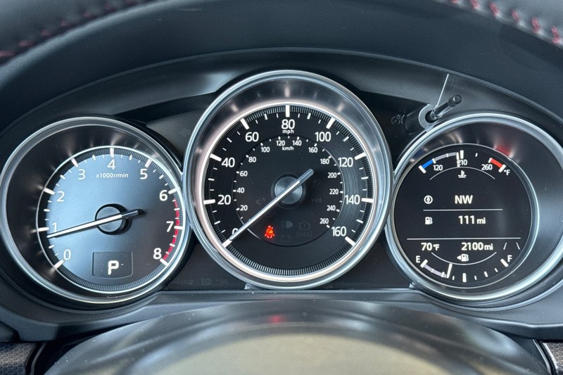 Mazda CX-5 Vehicle Full-screen Gallery Image 24