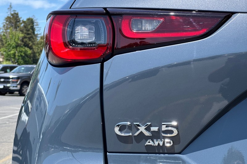 Mazda CX-5 Vehicle Full-screen Gallery Image 27