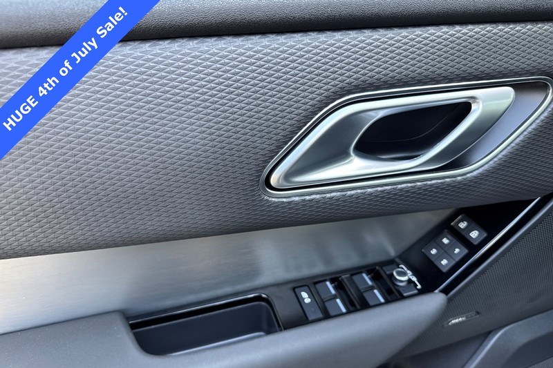 Land Rover Range Rover Velar Vehicle Full-screen Gallery Image 11