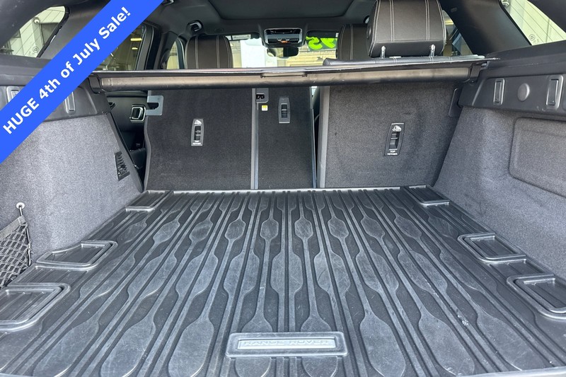 Land Rover Range Rover Velar Vehicle Full-screen Gallery Image 15