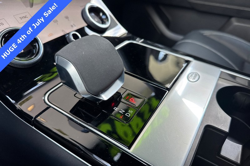 Land Rover Range Rover Velar Vehicle Full-screen Gallery Image 22