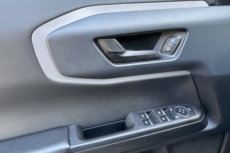 Ford Bronco Sport Vehicle Full-screen Gallery Image 12