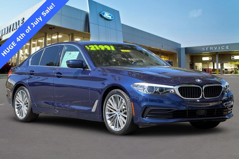 BMW 5 Series Vehicle Full-screen Gallery Image 02