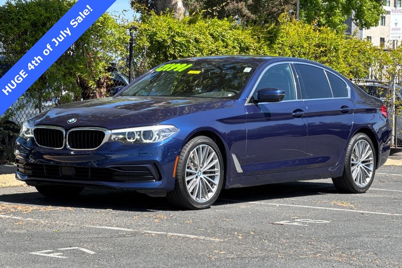 BMW 5 Series Vehicle Full-screen Gallery Image 08